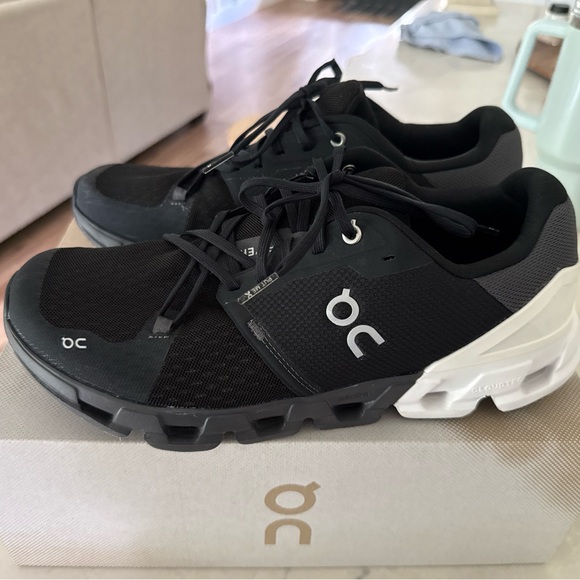 On Running Cloudflyer Black and White Athletic Shoes - Picture 1 of 5